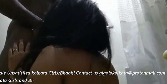 Seductive Bhabhi Swallows Creamy Load After Satisfying Blowjob