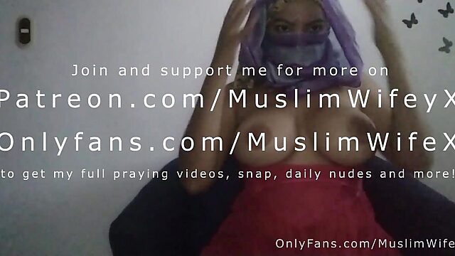 Arabian MILF Squirts in Hijab on Webcam