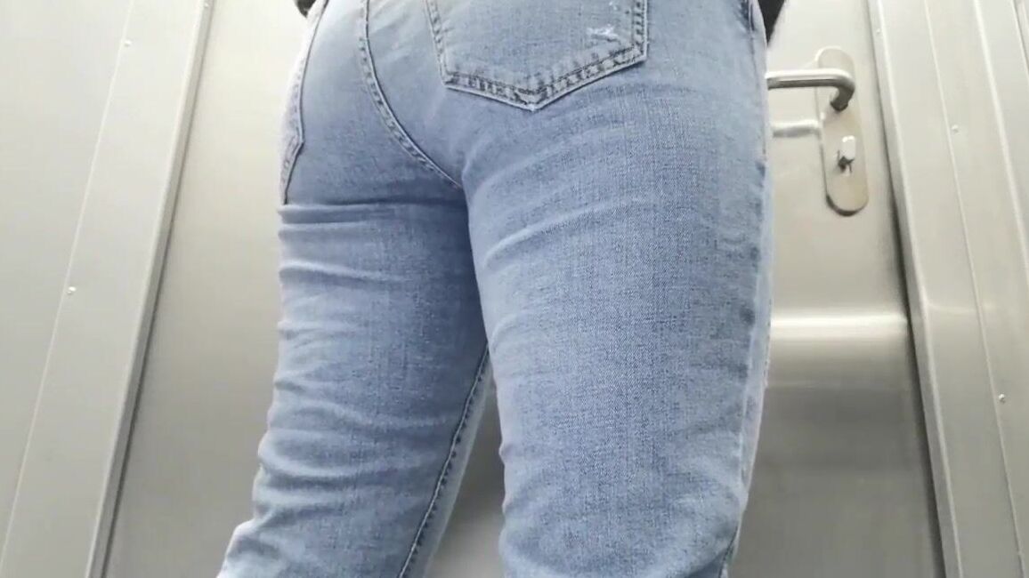 Peeping on Pussy: Voyeur Russian Public Toilet Close-Up - XXXshake.com Video