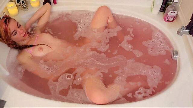 Bunnie Hughes Fingers Herself in Sudsy Tub