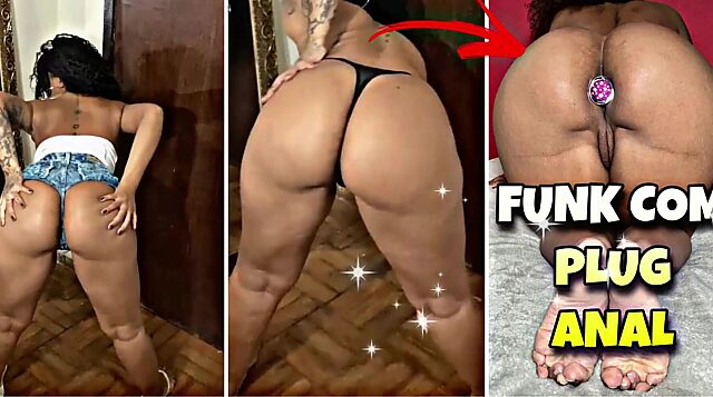 Latina Camgirl Shakes Big Booty, Uses Anal Plug & Gets Naughty with Reggaeton Music