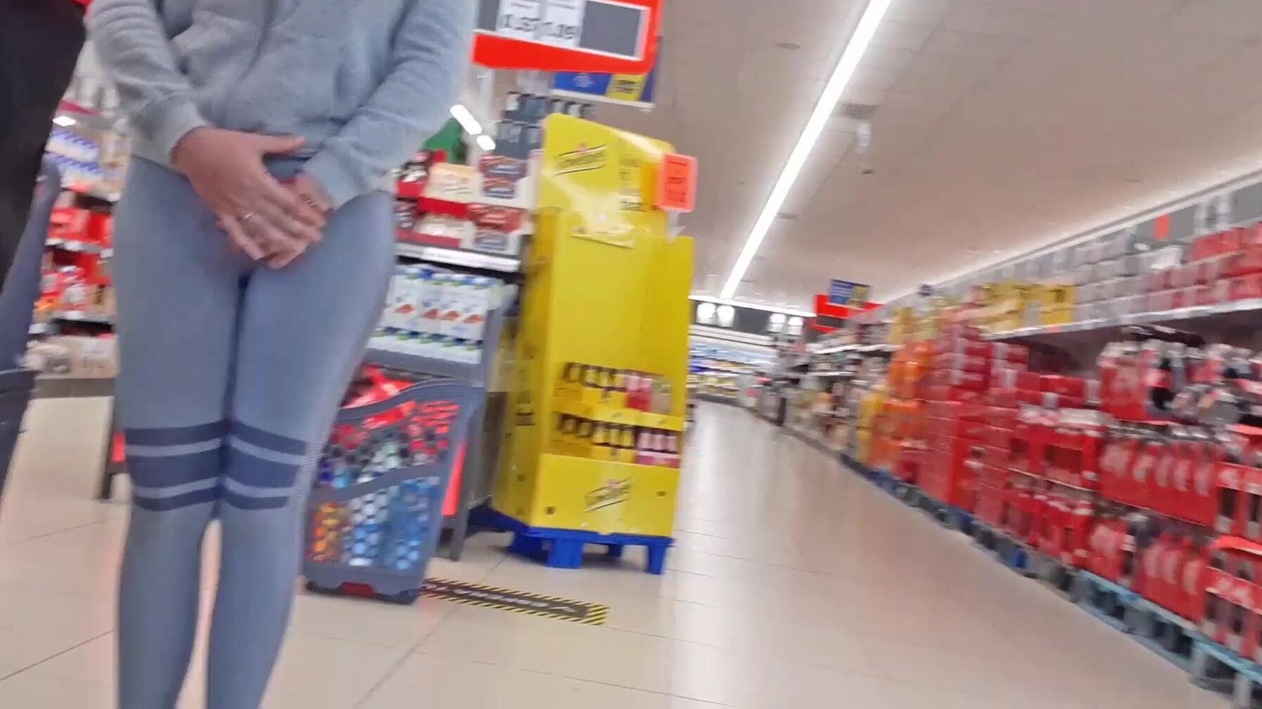 Horny Girl Gets Caught Baring Cameltoe in Public - XXXshake.com Video