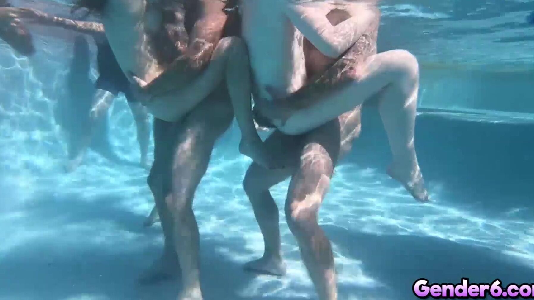 Slideshow underwater orgy 