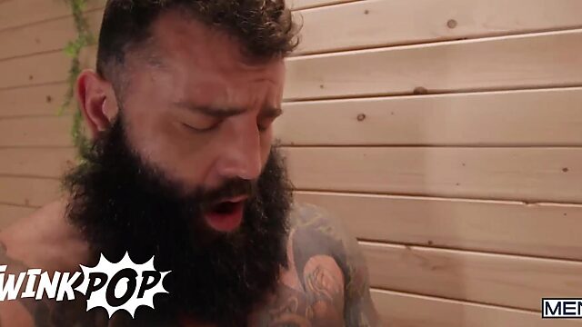 Tattooed stud makes twink hot in sauna
