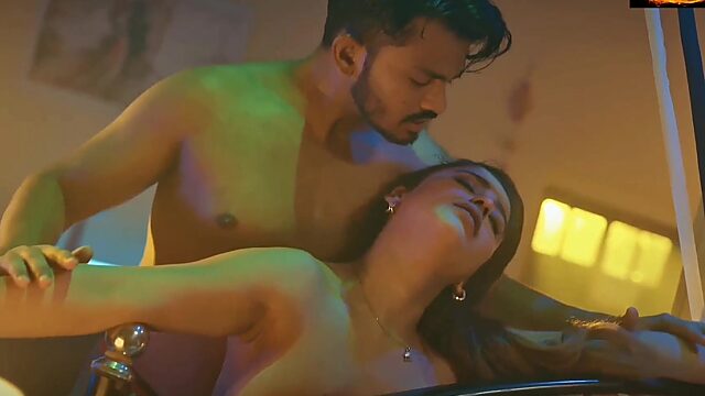 Desi MILF with Huge Ass Gets Boned by Boy Toy in Homemade Hindi Sex Tape