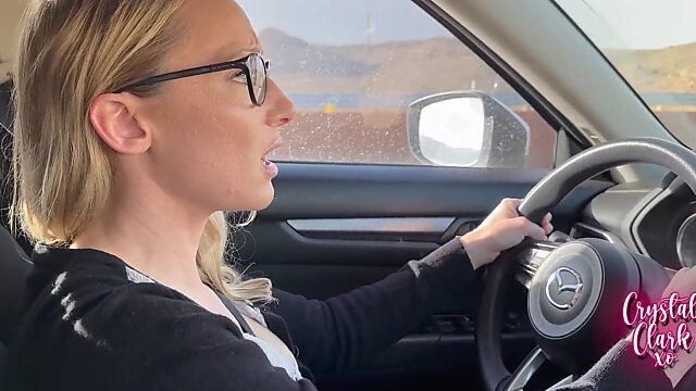 Vollbusige Stiefmutter fickt mich zum Abschied vor dem College-Umzug