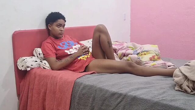 Lesbianas tomándose el culo con vacilación por primera vez