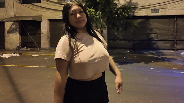 Le rogué a un tipo al azar que me follara en un callejón sucio