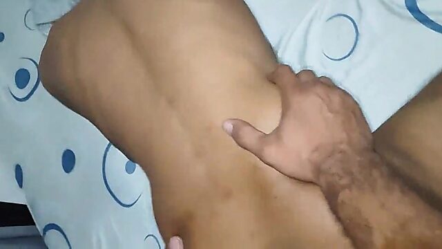 Vier heiße Schlampen werden bei einem wilden Gruppenfick gefickt