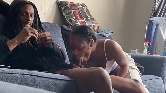 Un cabrón engendra a una puta leal en una intensa escena porno