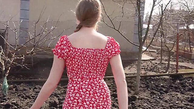 Stadtjunge kommt in die Stadt und pflügt die Landmuschi