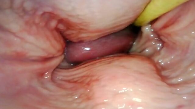 Cámara POV de coño filmada dentro de su coño mientras descargo semen de mierda