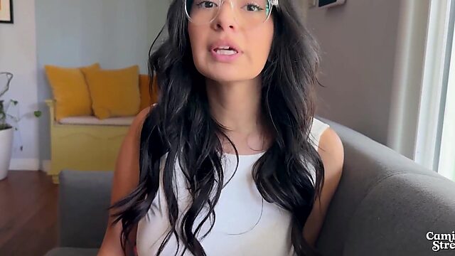 Hermanastra guarrilla deja a su novio y se corre sobre mi polla - Cami Strella se folla a Scott Stark