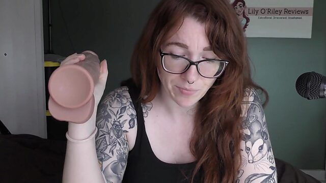 Fick mich dumm mit dem realistischen Dildo des Titan-Monsters