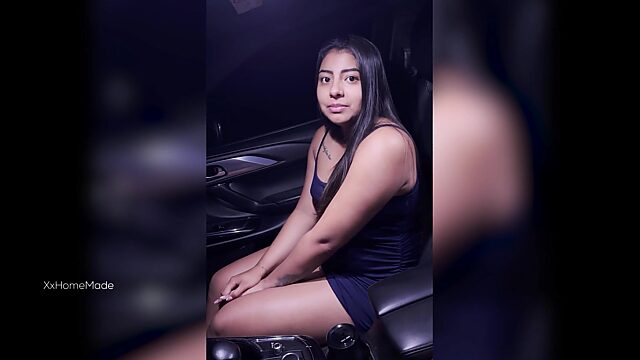 Perfora a una adolescente caliente del club en su asiento trasero