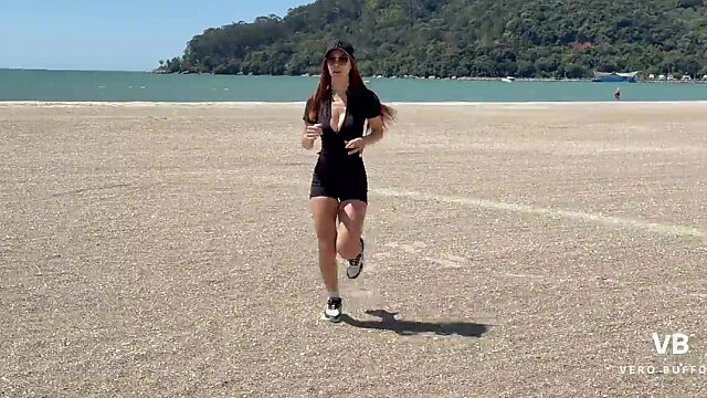 Schweißtreibender Strandlauf endet mit einem Knall, ich ficke den Kumpel meines Stiefsohns