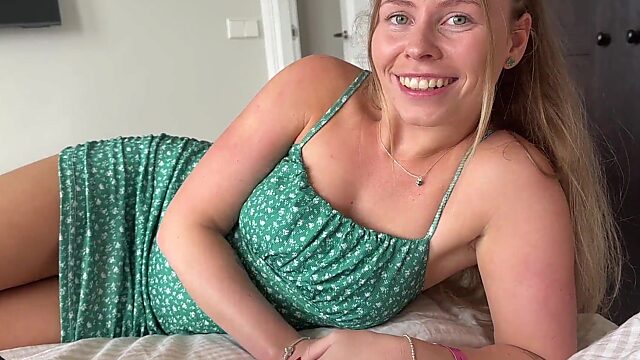Follando con la amiga sexy de tu hermanastra, Samantha, en la ducha en la fantasía doméstica de Scott Starks