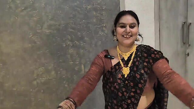 Knallendes Pussy-Feuerwerk: Hunter Rocket fickt die Nächte durch, im Happy-Diwali-Stil