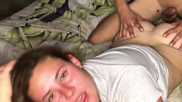 Der Typ wollte Analverkehr, konnte die Schmerzen aber nicht aushalten, die Schlampe hat geheult wie ein Baby.