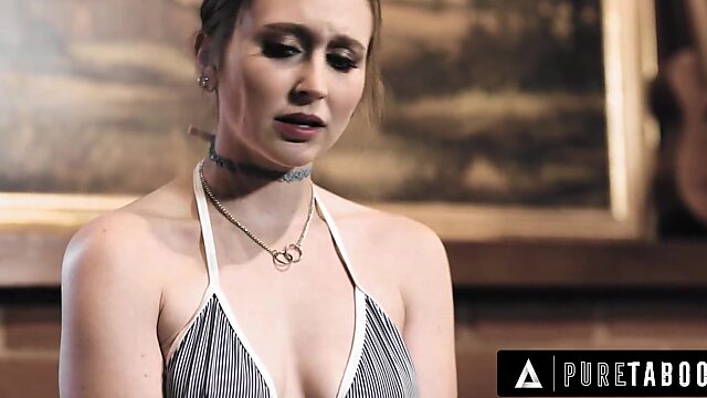 Viejos cabrones de tabú puro con la vecina espeluznante Laney Grey sacando su virginidad