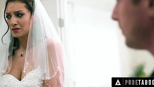 Un idiota celoso se estrella en la boda de Bella Rolland para un polvo final y sodomía