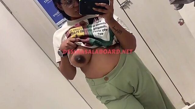 Indian babe strips and tries out outfits in changing room