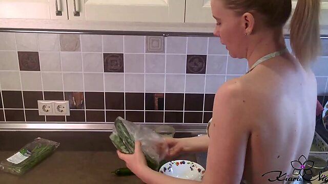 Kinky Housewife Fingers Herself While Preparing Dinner