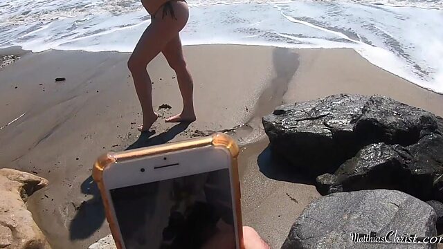Helping the blonde beach babe take selfies leads to raunchy fuck session