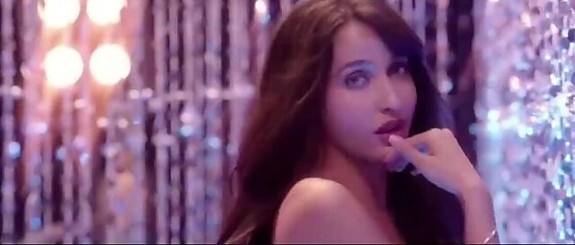 Sexy Nora Fatehi dances to Dilbar in steamy music video
