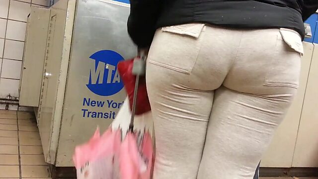 Thick NYC MILF Booty in Tight Sweats
