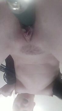 Huge vibrating toy makes hairy Vanda squirt in close-up solo