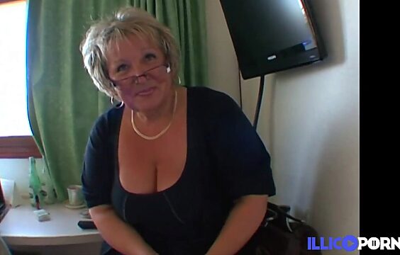 Horny Carole, a Mature Woman Craving Anal in Lingerie